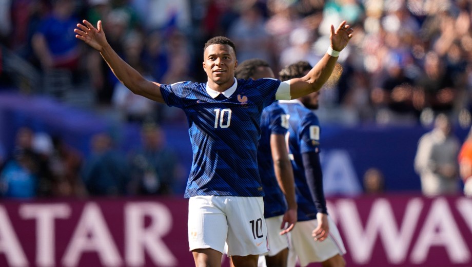 Kylian Mbappe marcó un doblete en la victoria de Francia frente a Senegal. (Foto: AP)