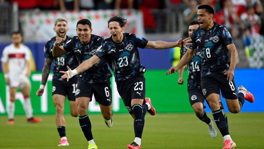 Galarza Fonda sacó un violento remate y anotó un golazo para el 1-0 del equipo guaranía. Iban apenas 64 segundos. (AP)