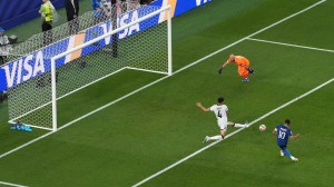 Francia goleó a Irak por 3 a 0 y selló su pase a la siguiente ronda