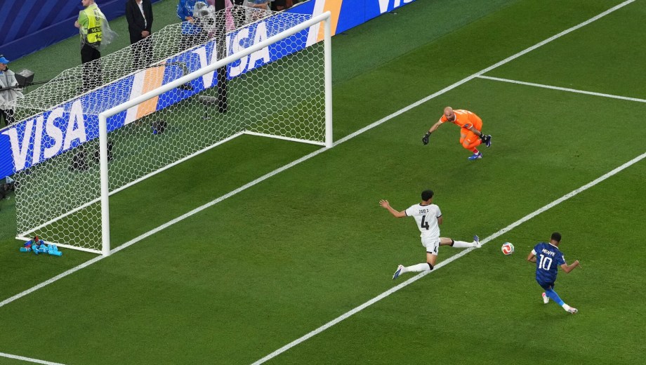 (AP). Exquisita definición de Mbappé para el segundo tanto de Francia ante Irak. 