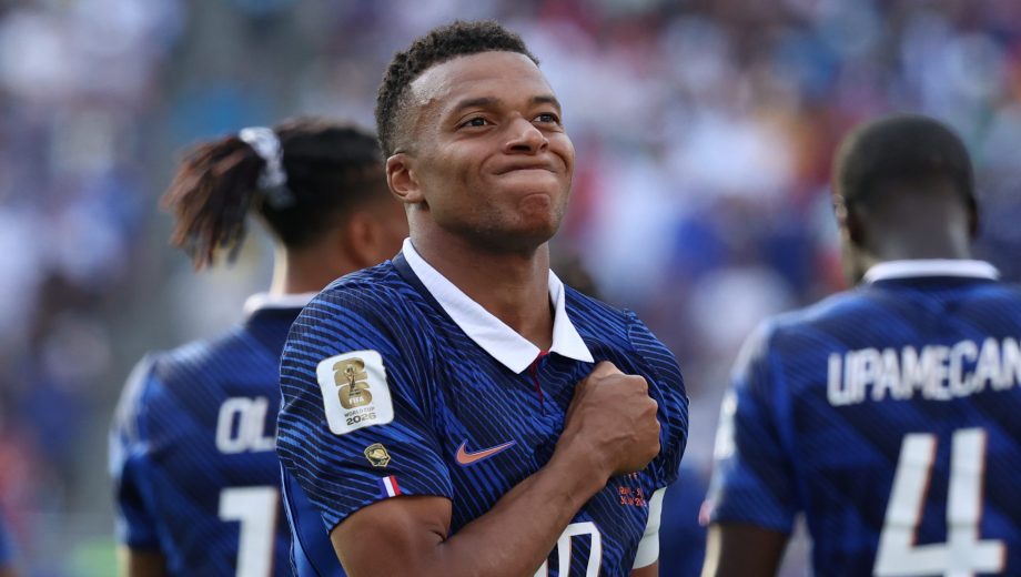 Kylian Mbappe marcó un doblete, fue la figura de Francia y alcanzó a Messi como máximo artillero del certamen. (Foto: AP)