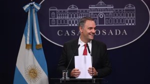 «Ahorros en bitcoins»: Manuel Adorni declaró ocho billeteras virtuales para justificar sus bienes y viajes de lujo