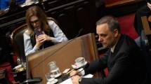 Imagen de El relevo de Manuel Adorni expone el intento oficial de ordenar la comunicación y aliviar la interna