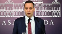 Imagen de Milei busca cerrar la crisis por Adorni y analiza relanzar las conferencias de prensa