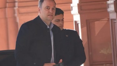 La Justicia espera un informe clave sobre el patrimonio de Manuel Adorni y podría exigirle una justificación formal