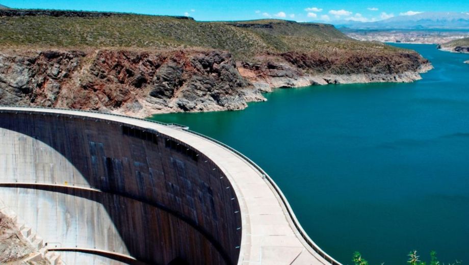 La medida buscará garantizar el servicio eléctrico en Mendoza hasta finales de 2026 (Foto: gentileza)