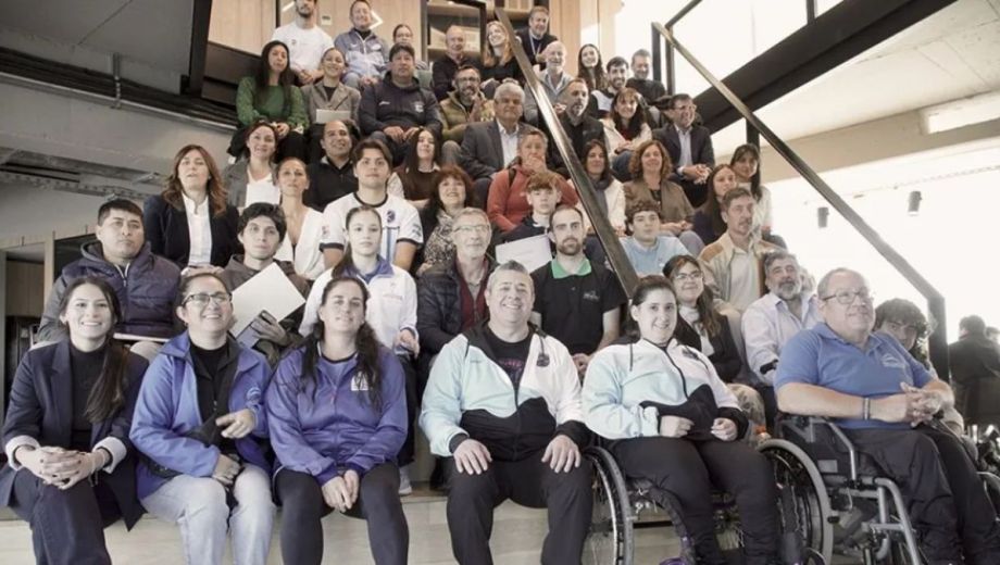 Neuquén reconoció a ocho instituciones y diez atletas amateurs de distintas localidades de la provincia. Foto: Gobierno de Neuquén.