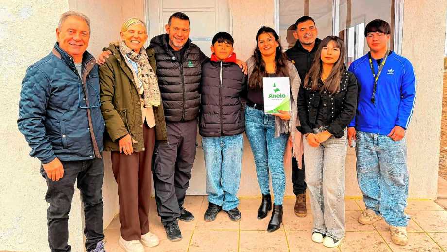 El intendente Fernando Banderet y demás autoridades locales. Foto: Gentileza