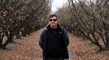 Imagen de Llegó desde Buenos Aires a la Patagonia por un proyecto de trufas y terminó apostando al fruto seco estrella de la chocolatería