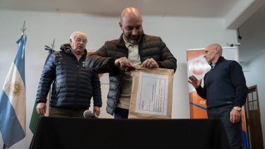 Entre dos empresas se define quien repavimentará la ruta al aeropuerto de Bariloche