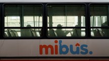 Imagen de Los colectivos en Bariloche deberán tener cartelería con amplia información en el interior