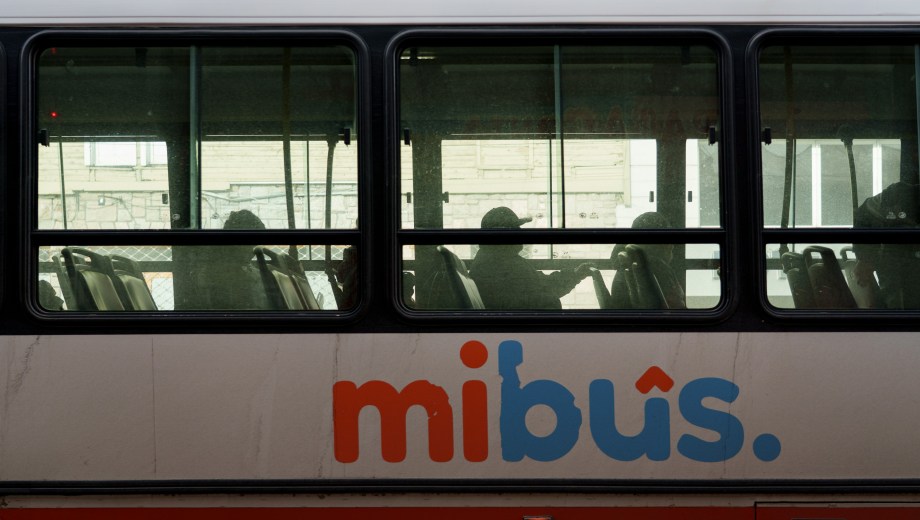 Los colectivos del TUP de Bariloche deberán tener carteles informativos de unidad, recorridos de las líneas y otros datos definidos por ordenanza. Foto: Archivo