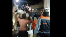 Imagen de Video: rescataron a un bebé recién nacido entre los escombros del terremoto en Venezuela