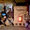 Imagen de Ema y Fito, los bioarquitectos de Trevelin y Lago Puelo que cada vez construyen más casas de adobe, lana de oveja y madera en la Patagonia
