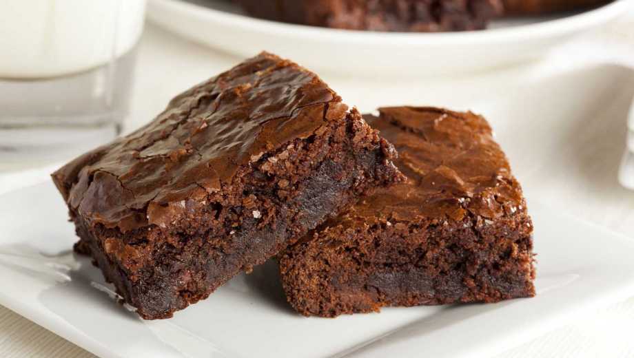 Cómo hacer brownies de manzana y cacao sin harina.-