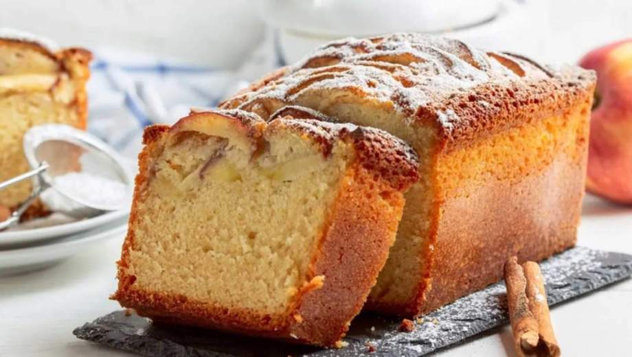 Cómo hacer budín de manzanas saludable.-