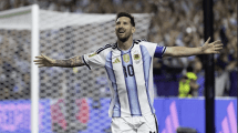 Imagen de La opinión del Mono Navarro Montoya sobre el debut de Argentina en el Mundial: «Todo comienza y termina con Messi»