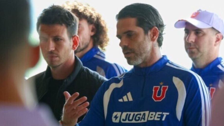El entrenador argentino permanece internado en Chile y evoluciona de manera favorable. (Arhivo)