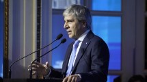 Imagen de Luis Caputo buscó llevar calma al mercado: prometió más reservas y descartó cambios en el rumbo económico