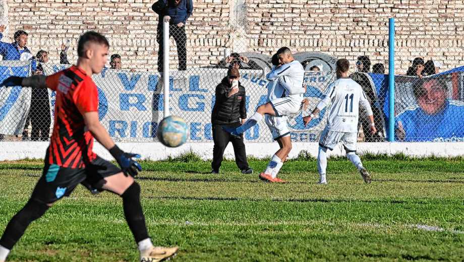 Facundo Gutiérrez marcó el gol que le dio el bicampeonato a Atlético Regina. (Foto: Andrés Maripe)