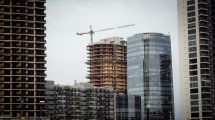 Imagen de Superávit récord y caída del empleo: cómo se explica el contraste entre los mercados y la calle