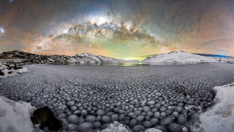 La fotógrafa marplatense Alejandra Heis capturó la impactante imagen del cielo de Copahue. (Gentileza).