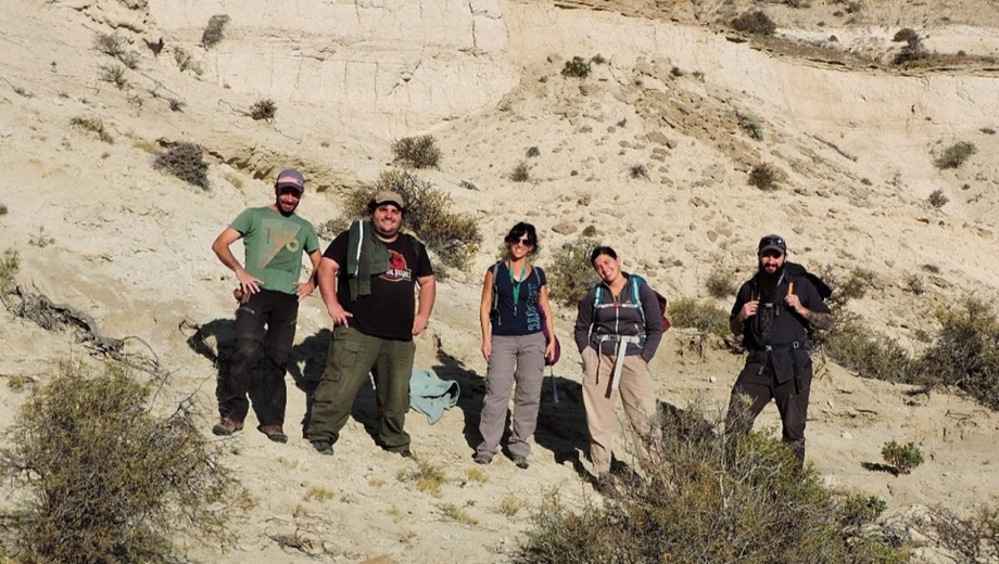 José Cuitiño, Damián Pérez, Mariel Ferrari, Aylén Allende y Nicolás Farroni en la zona de Bryn Gwyn. (Foto: Gentileza).