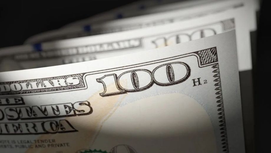 Dólar hoy: a cuánto cotiza el dólar oficial y los financieros.-