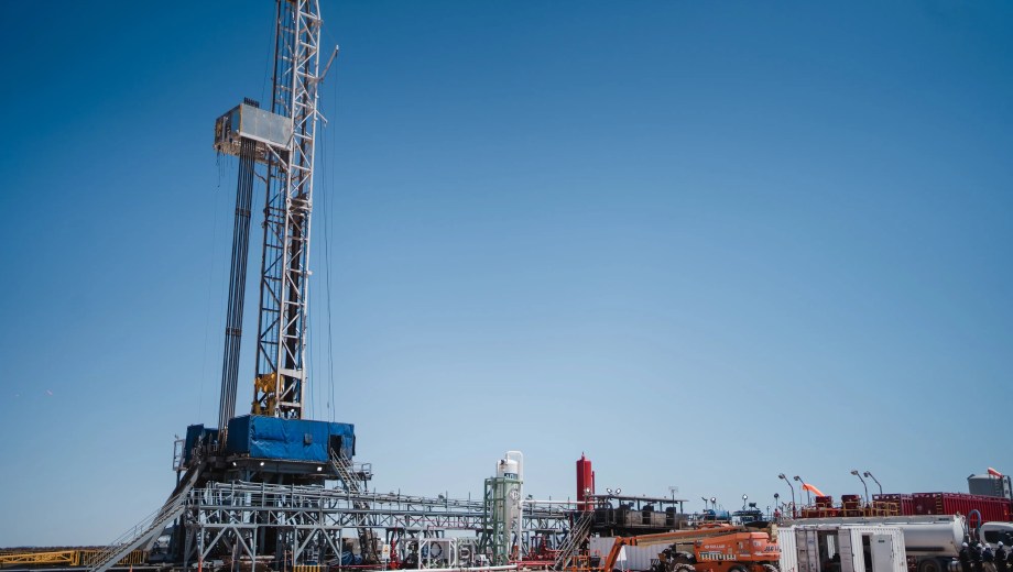 La inversión proyectada reafirma el protagonismo de la formación neuquina en la expansión de la producción de hidrocarburos. Foto archivo.
