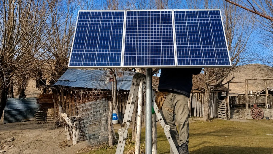 El programa busca garantizar el acceso a la electricidad en áreas alejadas de los centros urbanos. Foto: Gobierno de Río Negro.