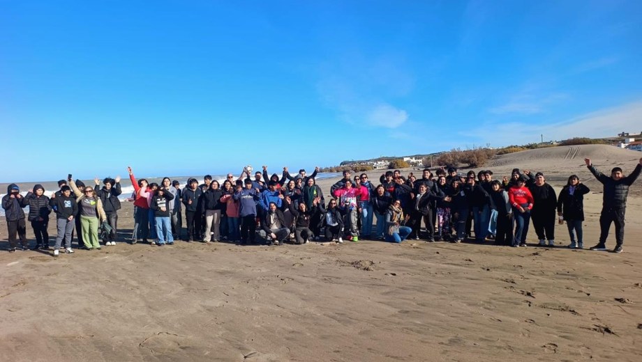 Estudiantes de escuelas rurales de Río Negro se reencontraron en El Condor. (Gentileza).