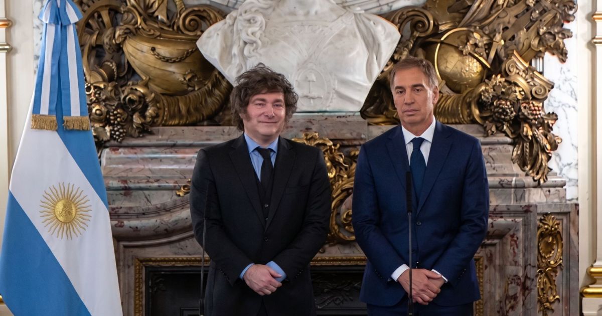 Video | Diego Santilli juró como jefe de Gabinete de Javier Milei con un fuerte respaldo de los gobernadores