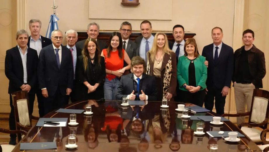 Javier Milei apuesta a una foto de unidad con su Gabinete y Patricia Bullrich