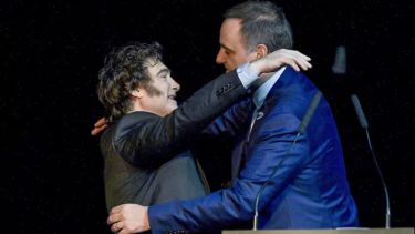 ¿Nuevo gesto de respaldo? En medio de la presión para que renuncie, Manuel Adorni se reunió con Javier Milei en Olivos