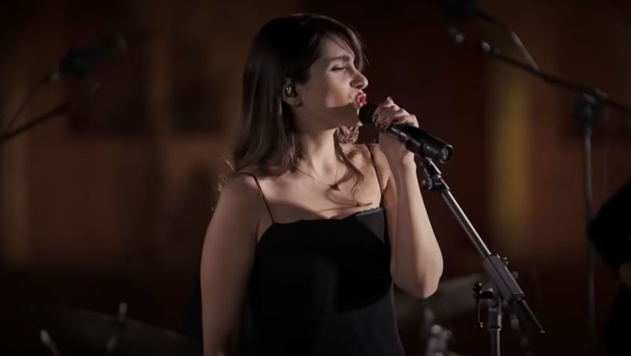 Irán condenó a 74 latigazos a una cantante por actuar sin velo en un concierto virtual