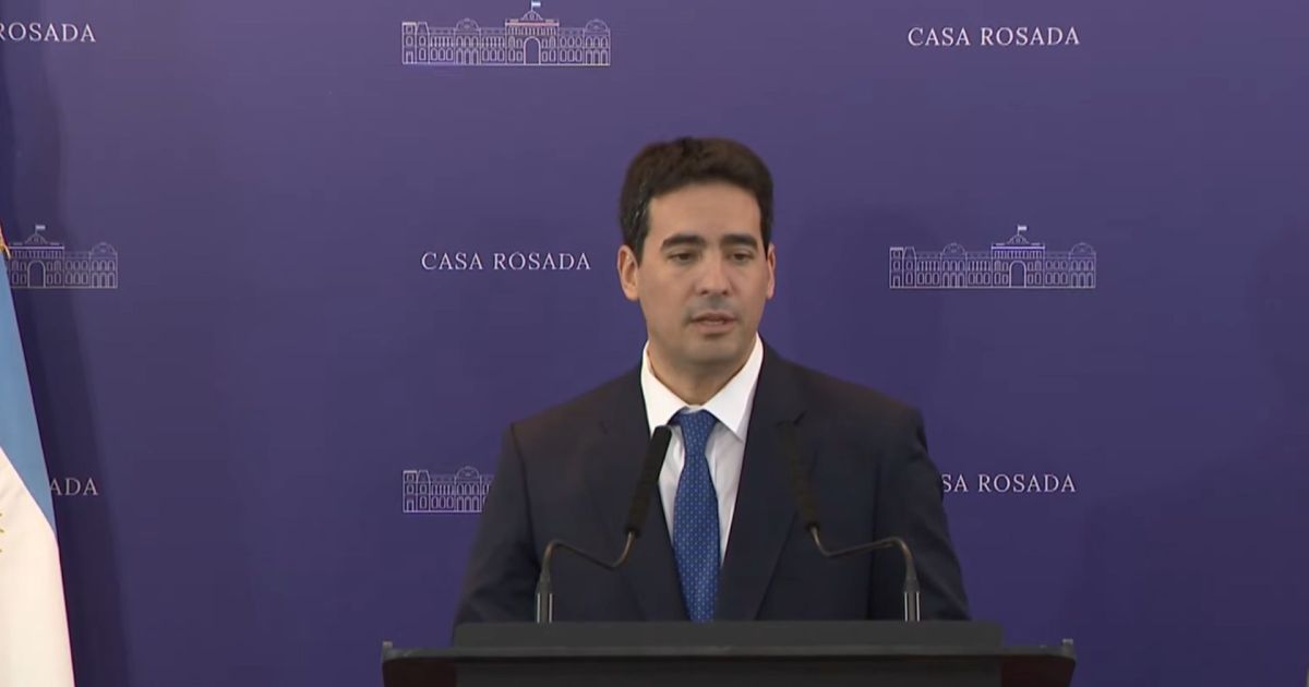 Video | Adrián Ravier tuvo su primera aparición pública y destacó que considera un "honor ser la voz" de Javier Milei