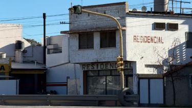 Atención si viajás por Ruta 22: un camión dañó un semáforo en Regina y piden circular con precaución