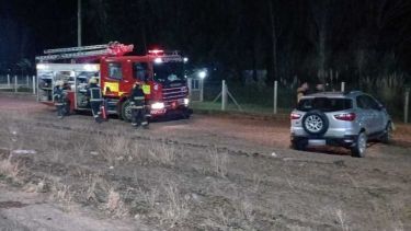 Fuerte vuelco sobre la Ruta 7 en Centenario: el conductor iba alcoholizado y la acompañante resultó herida