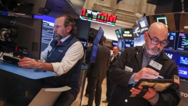 Cayeron los bonos y los ADRs retrocedieron hasta 6% en Wall Street este miércoles 3: qué pasó con el riesgo país