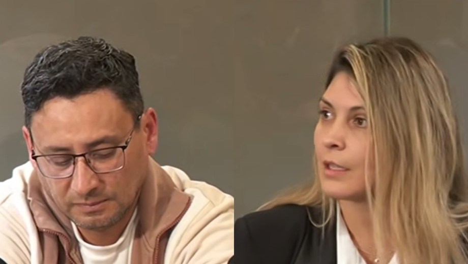 Gabriel Vega, padre de Agostina junto a Fernanda Alaniz, abogada de la familia. 