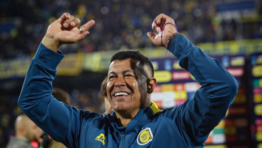 Jorge Almirón seguirá como DT de Rosario Central.