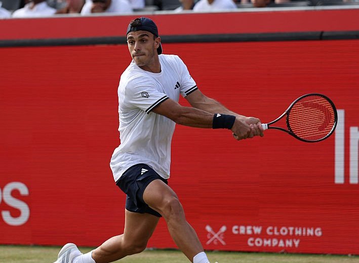 Francisco Cerúndolo va por un lugar en la final de Queens.