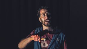 Luciano Cáceres trae «Muerde» a Cipolletti y Bariloche: «El público se vuelve cómplice del actor»
