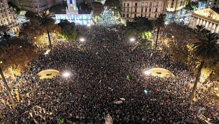 Misa ricotera en Plaza de Mayo, el día que murió el Indio Solari. Foto: Fernando de la Orden.