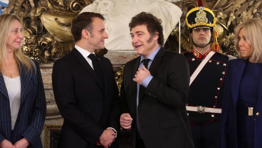 Cumbre en París: El presidente Javier Milei junto a su par francés, Emmanuel Macron, durante la visita del mandatario. La Casa Rosada trabaja en una nueva reunión bilateral en el marco de la Argentina Week tras el Mundial 2026. (Foto: Clarín Fotografía).