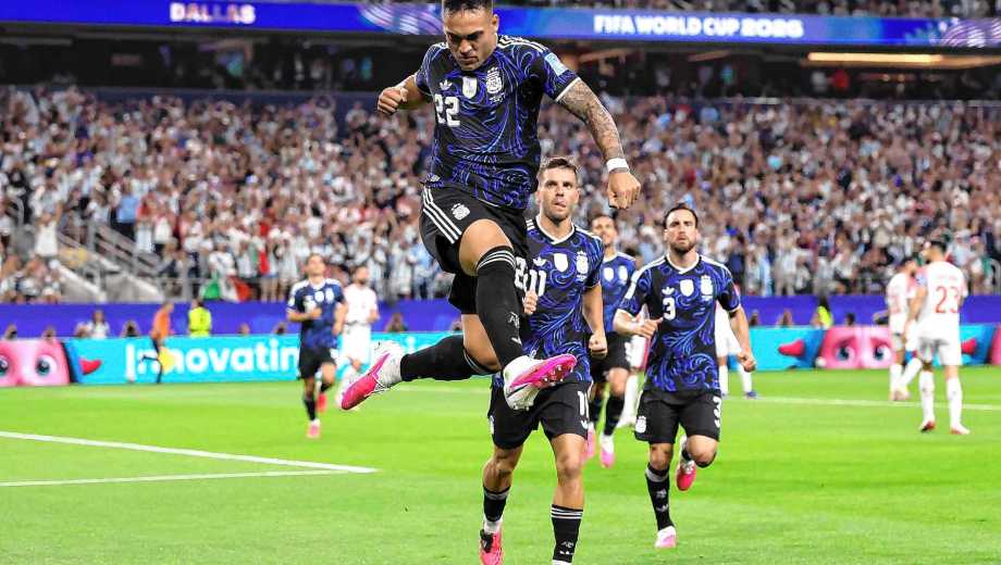 ARLINGTON, TEXAS - JUNE 27: Lautaro Martinez #22 of Argentina celebrates scoring the team's second goal during the FIFA World Cup 2026 Group J match between Jordan and Argentina at Dallas Stadium on June 27, 2026 in Arlington, Texas.   Luke Hales/Getty Images/AFP (Photo by Luke Hales / GETTY IMAGES NORTH AMERICA / Getty Images via AFP)