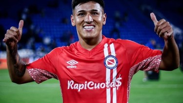 Leandro Lozano se hace la revisión médica y firma contrato con Boca