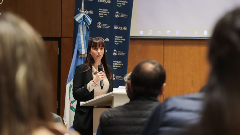 La ministra sub30 enseña a sacar cálculos sin IA