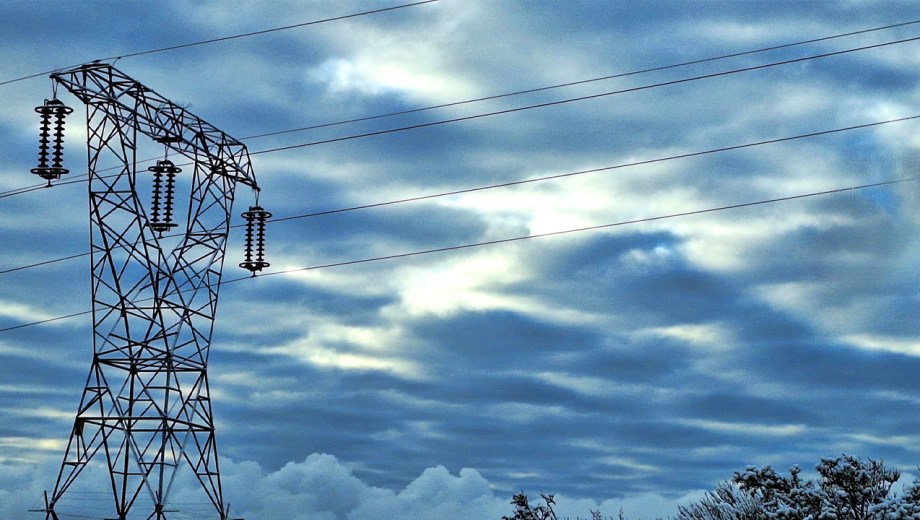 Las energías renovables generaron 2.165 GWh en abril y alcanzaron una participación del 20% de la matriz eléctrica argentina, mientras el debate energético comienza a enfocarse en la confiabilidad, la capacidad de respaldo y las inversiones en infraestructura.  Foto gentileza.
