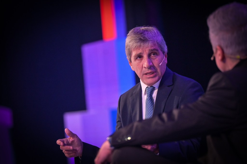 El plan para blindar el dólar preelectoral: los dólares que le faltan a Luis Caputo para llegar a 2027
